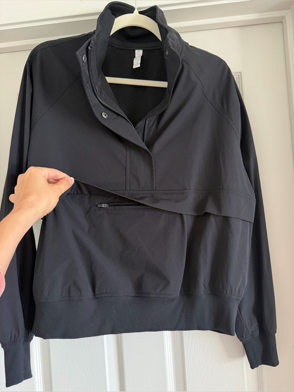 Like New Z by Zella Athletic Black Pullover Bomber Jacket Windbreaker, Pockets M - Picture 3 of 4